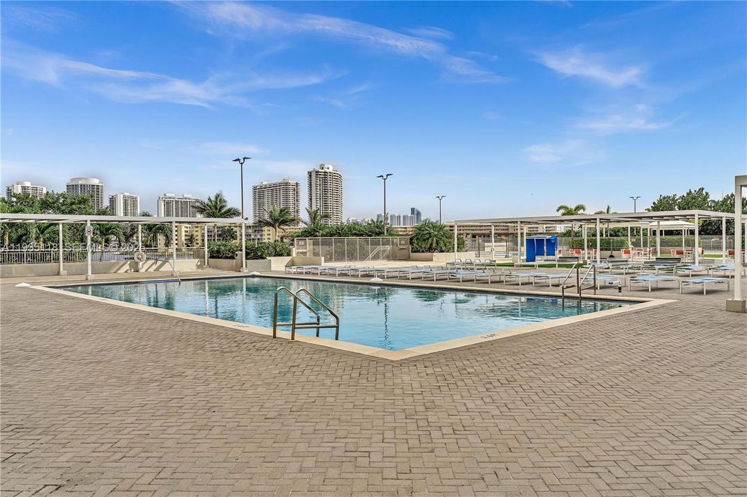 待售: $285,000 (2 贝兹, 2 浴室, 1079 平方英尺)