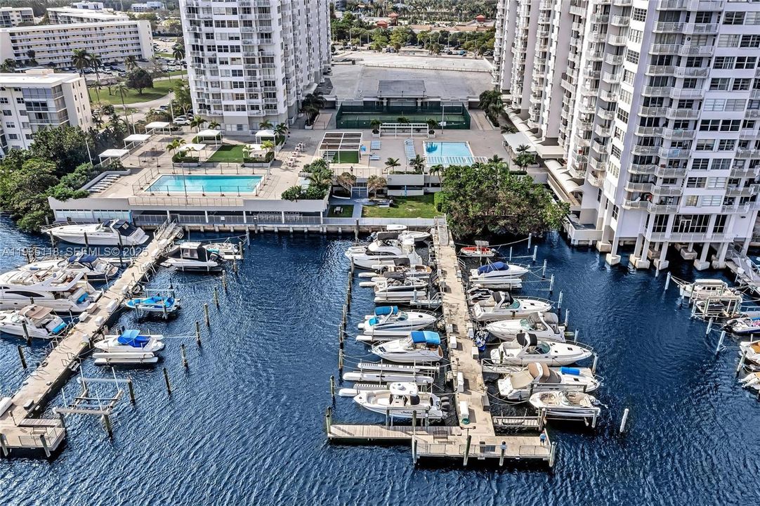 待售: $285,000 (2 贝兹, 2 浴室, 1079 平方英尺)