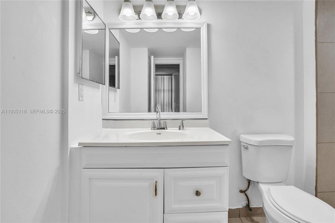 待售: $285,000 (2 贝兹, 2 浴室, 1079 平方英尺)