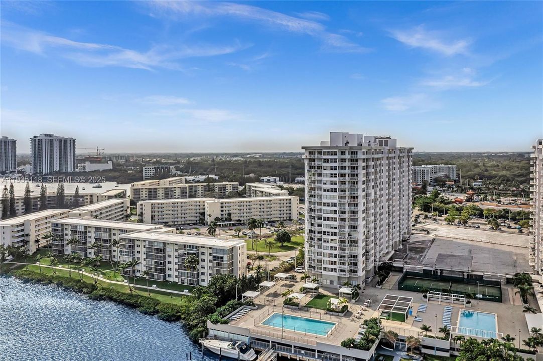 待售: $285,000 (2 贝兹, 2 浴室, 1079 平方英尺)