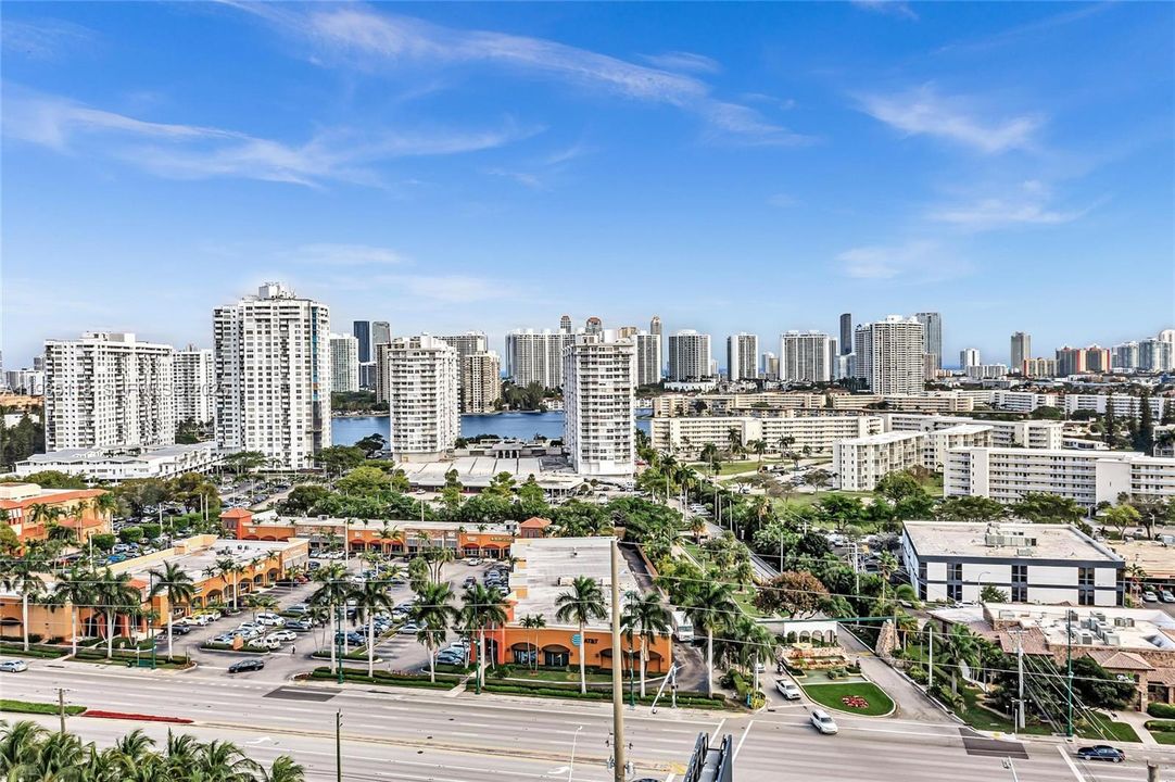 待售: $285,000 (2 贝兹, 2 浴室, 1079 平方英尺)