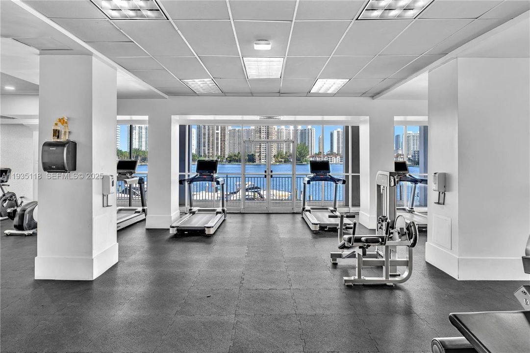 待售: $285,000 (2 贝兹, 2 浴室, 1079 平方英尺)