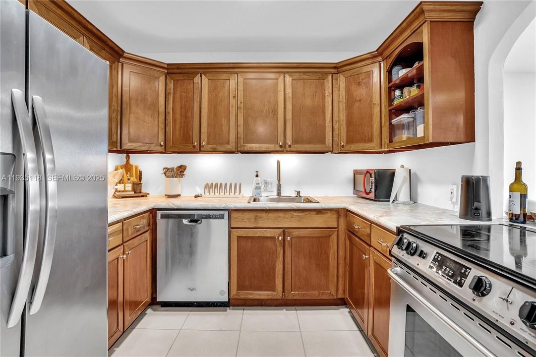 待售: $285,000 (2 贝兹, 2 浴室, 1079 平方英尺)