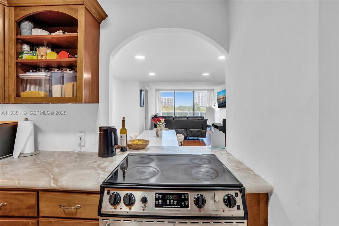 待售: $285,000 (2 贝兹, 2 浴室, 1079 平方英尺)