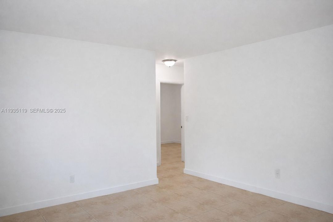 For Rent: $1,850 (2 beds, 1 baths, 679 Square Feet)