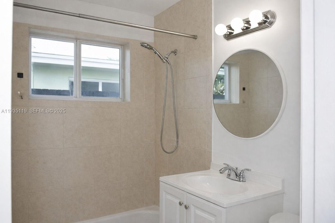 For Rent: $1,850 (2 beds, 1 baths, 679 Square Feet)