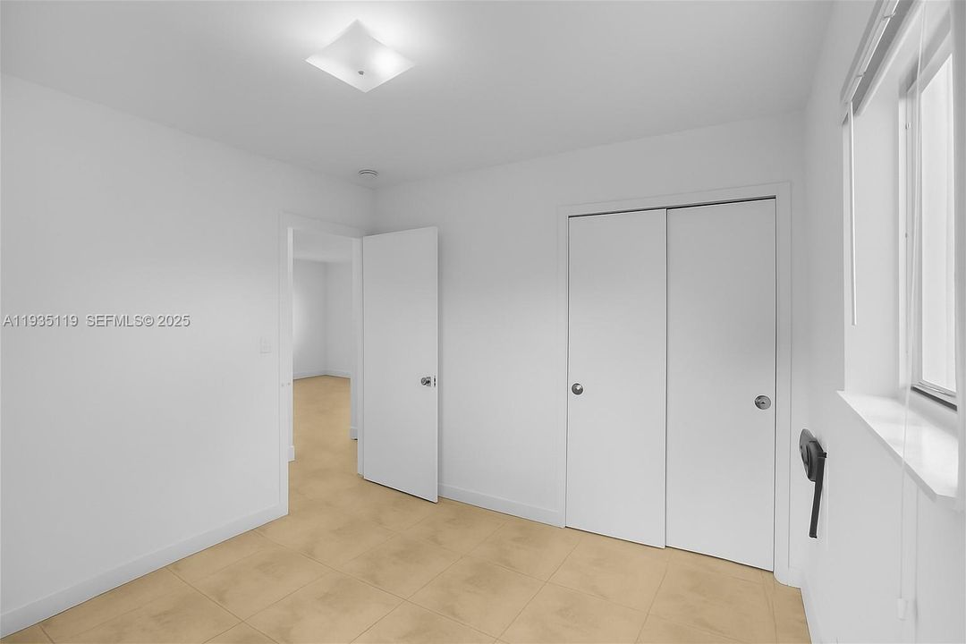 For Rent: $1,850 (2 beds, 1 baths, 679 Square Feet)