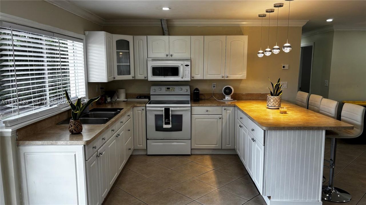 出租: $3,349 (3 贝兹, 1 浴室, 0 平方英尺)