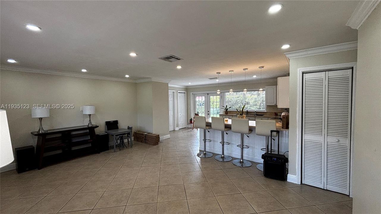 出租: $3,349 (3 贝兹, 1 浴室, 0 平方英尺)