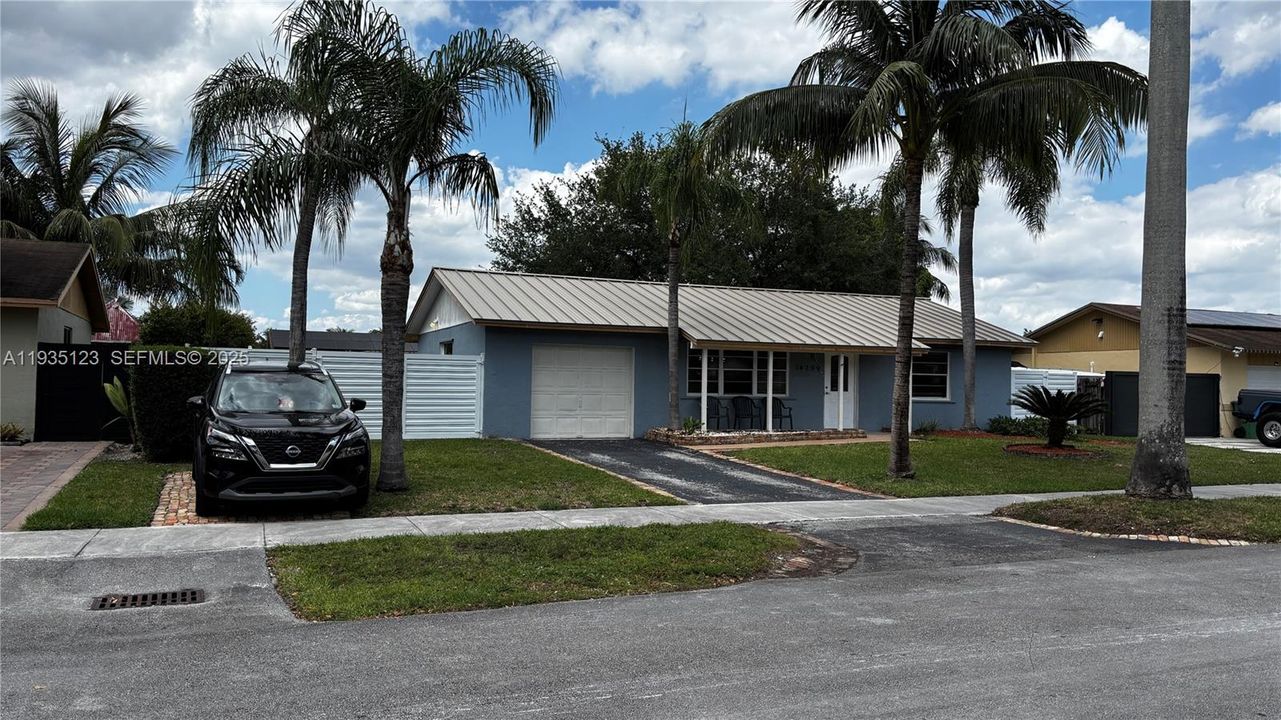 出租: $3,349 (3 贝兹, 1 浴室, 0 平方英尺)