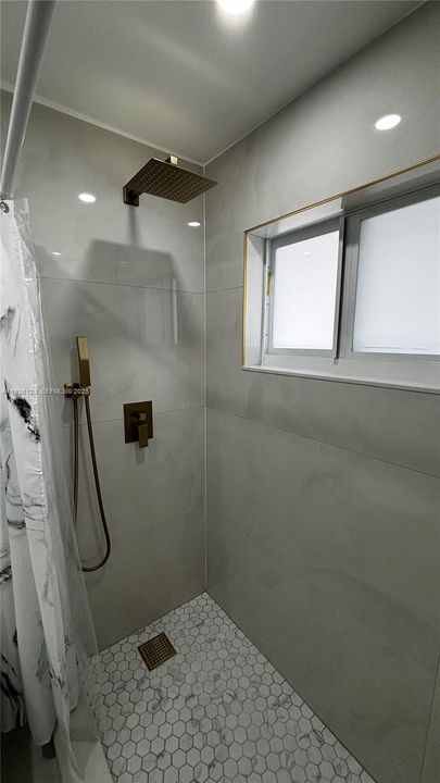 出租: $3,349 (3 贝兹, 1 浴室, 0 平方英尺)