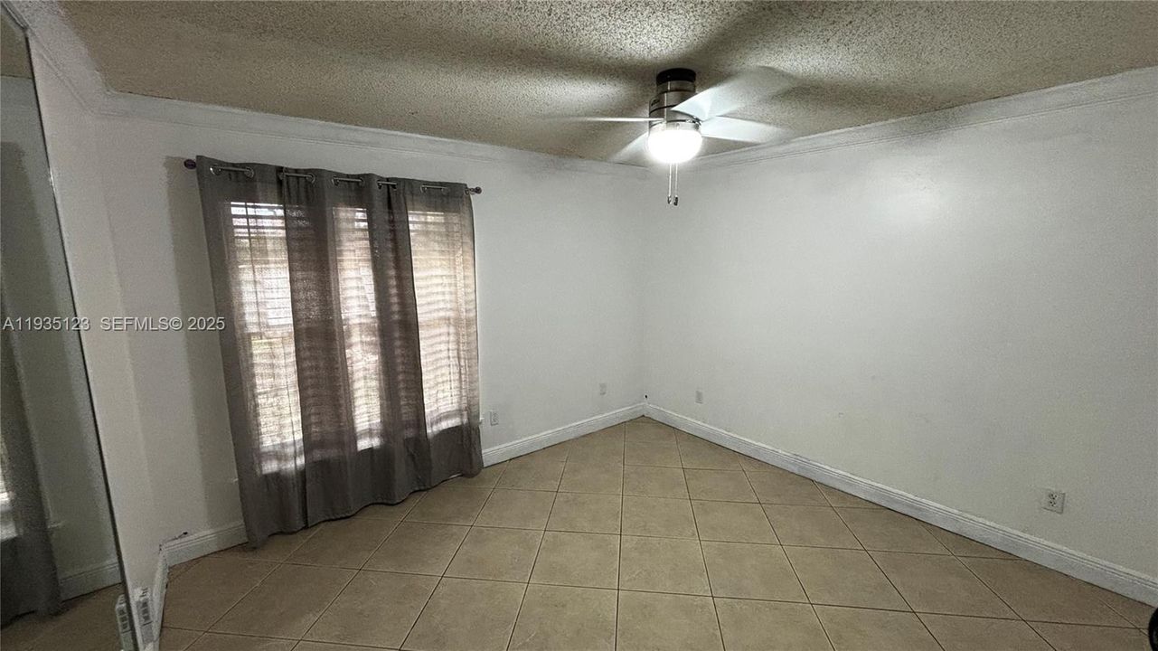 出租: $3,349 (3 贝兹, 1 浴室, 0 平方英尺)