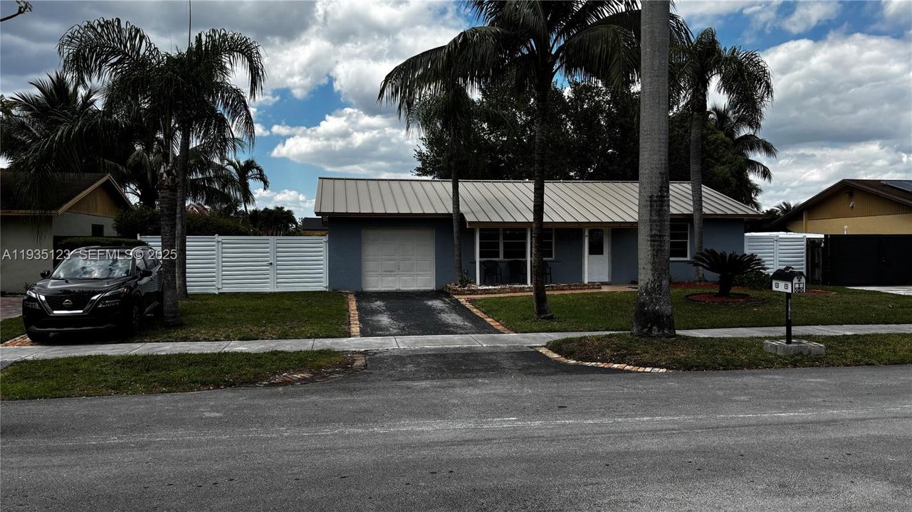 出租: $3,349 (3 贝兹, 1 浴室, 0 平方英尺)