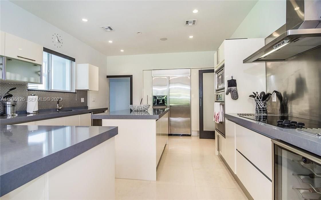 出租: $25,000 (6 贝兹, 5 浴室, 4361 平方英尺)