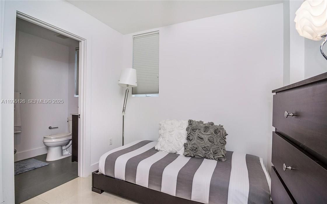 出租: $25,000 (6 贝兹, 5 浴室, 4361 平方英尺)