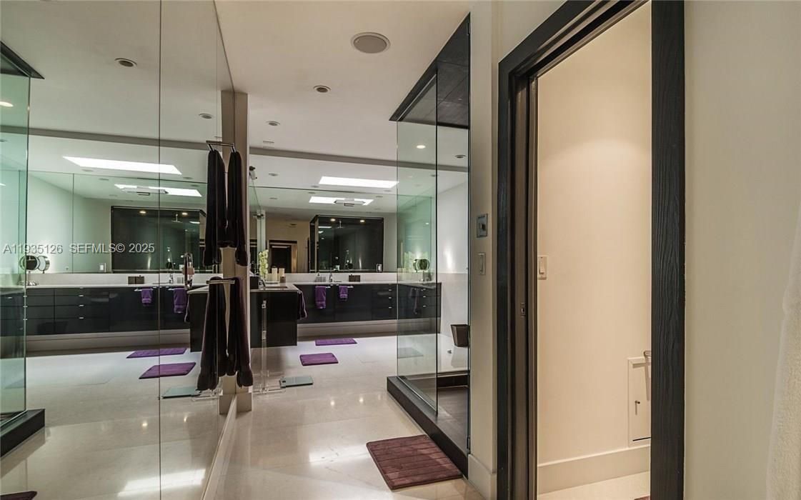 出租: $25,000 (6 贝兹, 5 浴室, 4361 平方英尺)