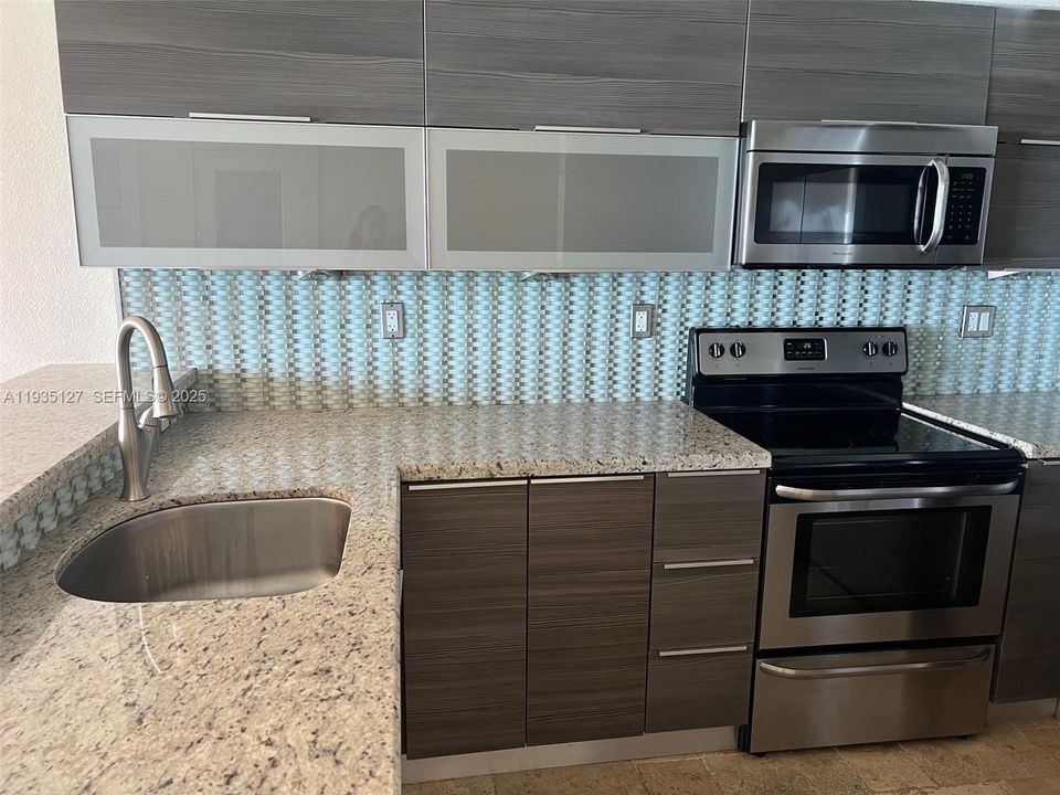 For Rent: $2,650 (0 beds, 1 baths, 482 Square Feet)