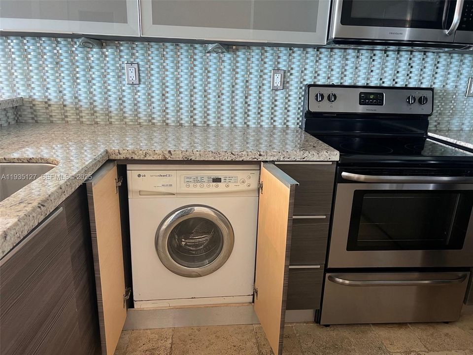 For Rent: $2,650 (0 beds, 1 baths, 482 Square Feet)