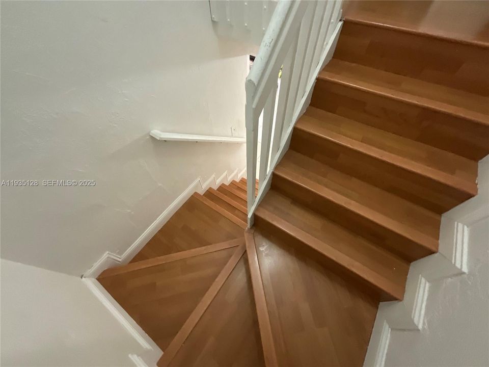 For Rent: $3,250 (3 beds, 2 baths, 1692 Square Feet)