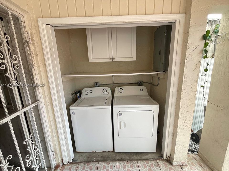 For Rent: $3,250 (3 beds, 2 baths, 1692 Square Feet)