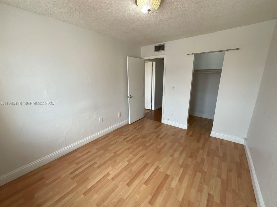 For Rent: $3,250 (3 beds, 2 baths, 1692 Square Feet)