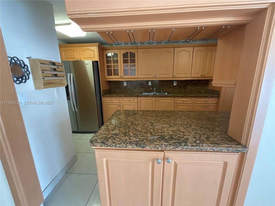 For Rent: $3,250 (3 beds, 2 baths, 1692 Square Feet)