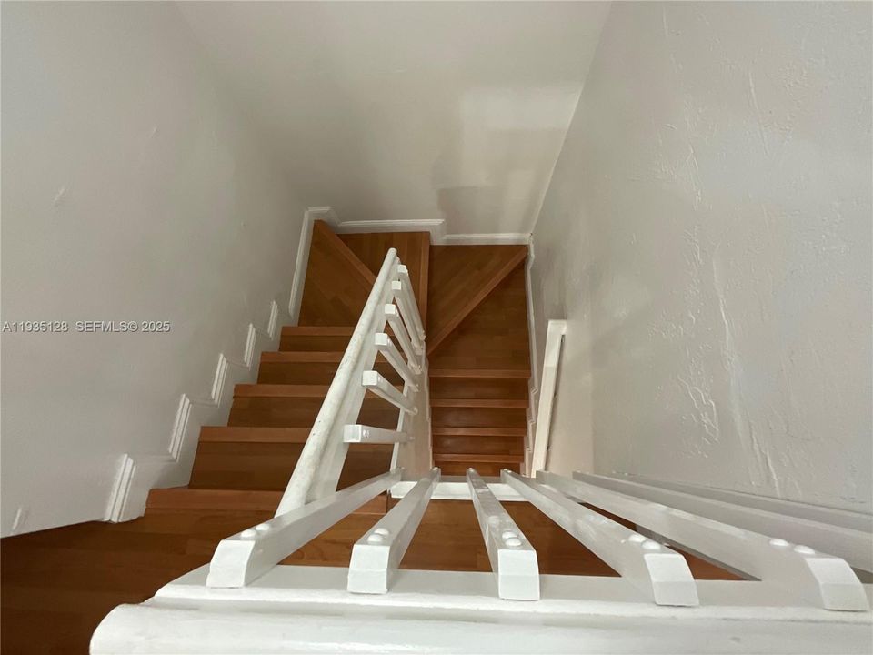 For Rent: $3,250 (3 beds, 2 baths, 1692 Square Feet)