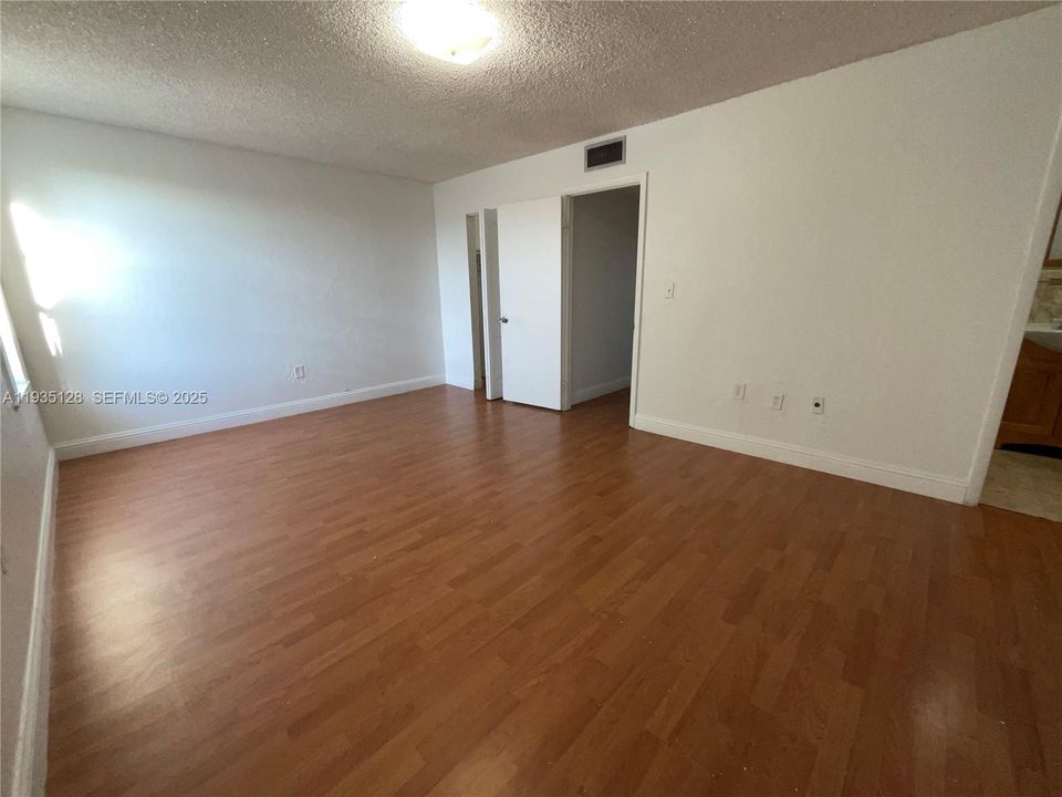 For Rent: $3,250 (3 beds, 2 baths, 1692 Square Feet)