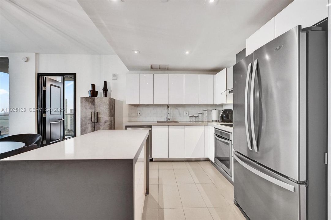 En Venta: $640,000 (2 camas, 2 baños, 1009 Pies cuadrados)