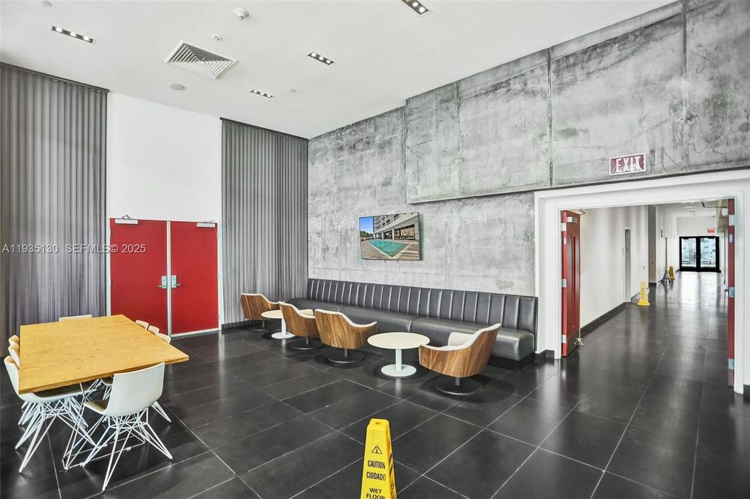 En Venta: $640,000 (2 camas, 2 baños, 1009 Pies cuadrados)