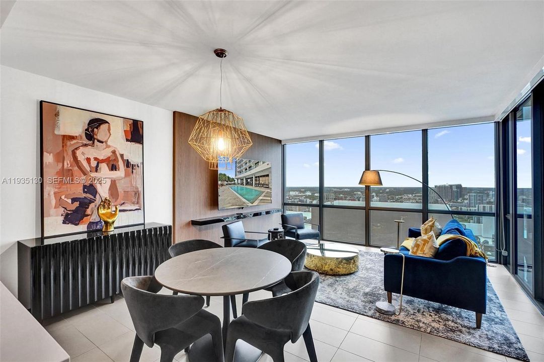 En Venta: $640,000 (2 camas, 2 baños, 1009 Pies cuadrados)