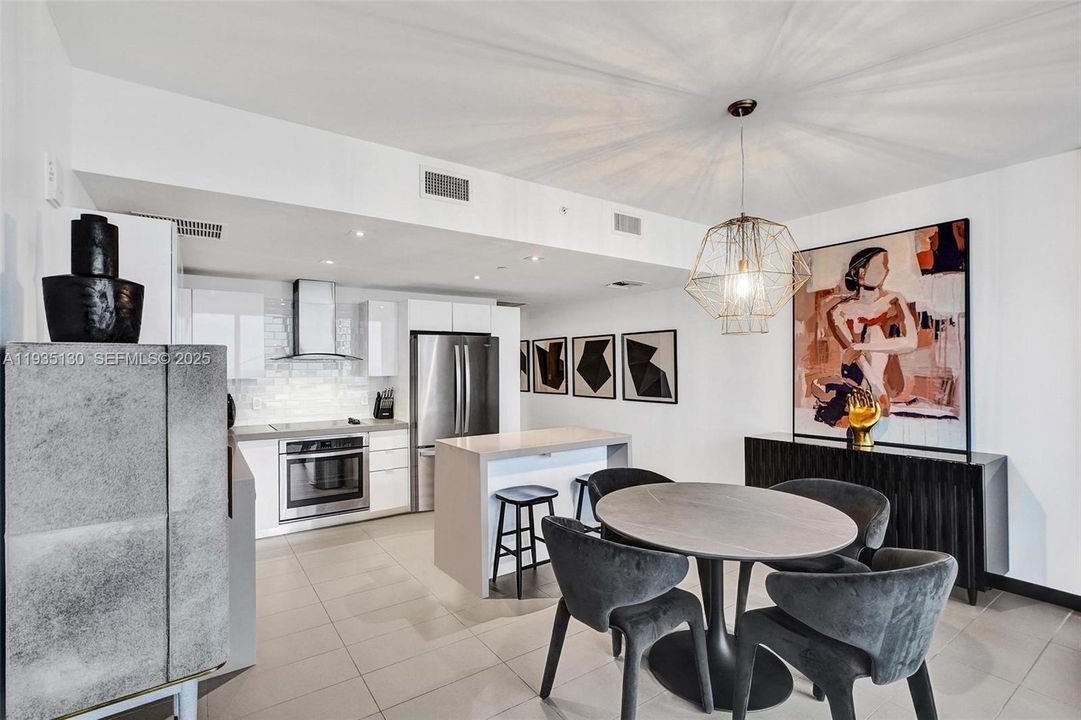 En Venta: $640,000 (2 camas, 2 baños, 1009 Pies cuadrados)