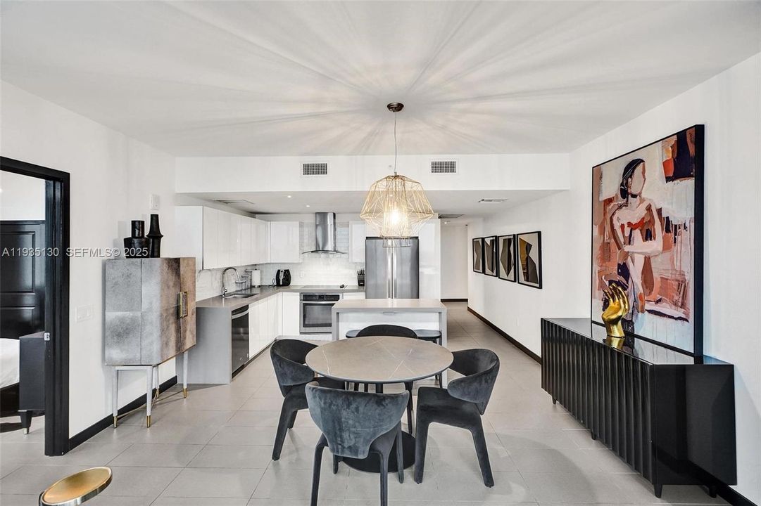 En Venta: $640,000 (2 camas, 2 baños, 1009 Pies cuadrados)