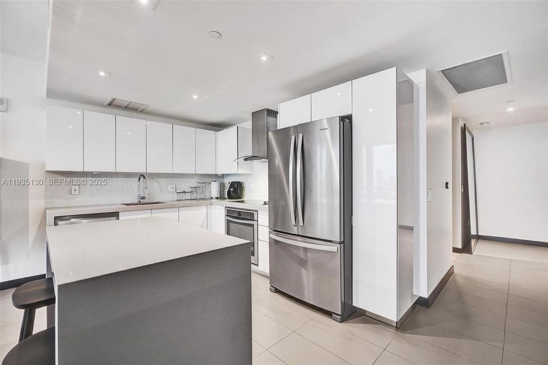 En Venta: $640,000 (2 camas, 2 baños, 1009 Pies cuadrados)