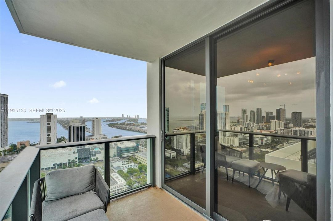 En Venta: $640,000 (2 camas, 2 baños, 1009 Pies cuadrados)