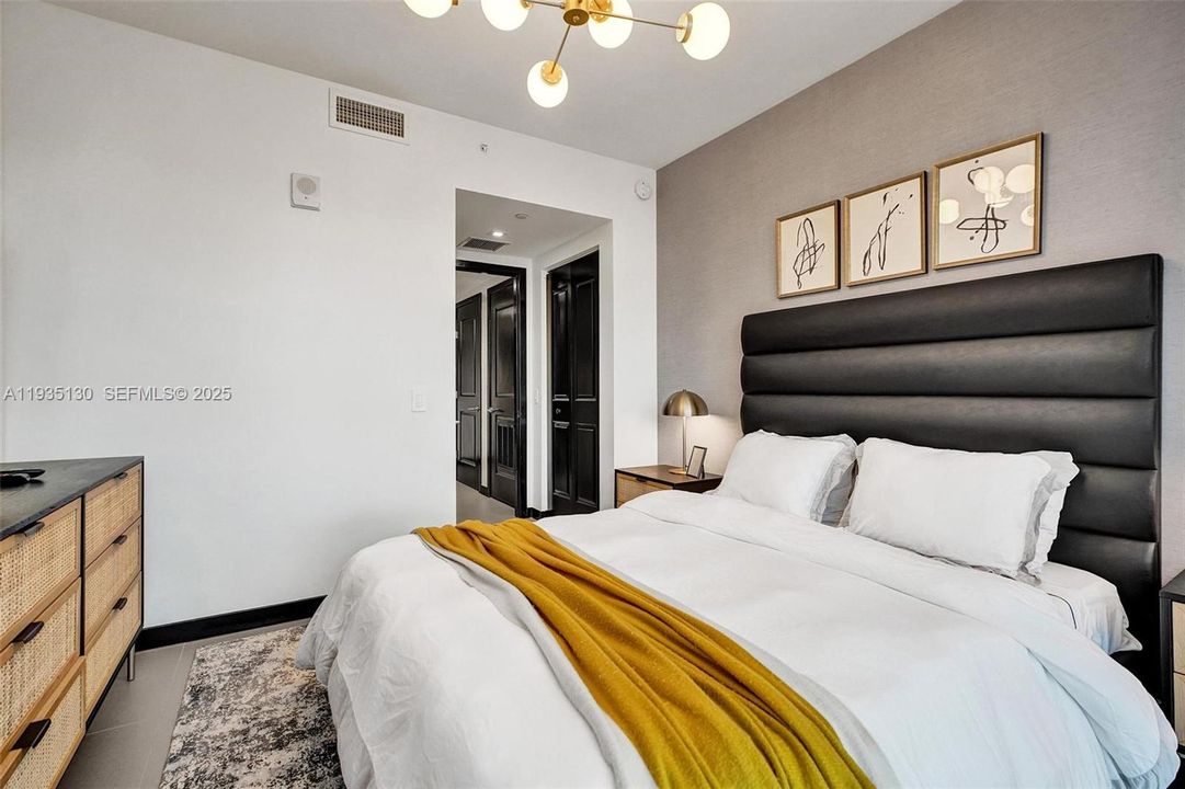 En Venta: $640,000 (2 camas, 2 baños, 1009 Pies cuadrados)