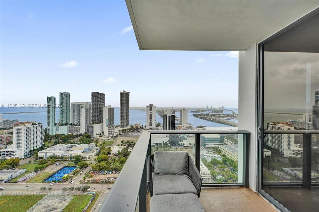 En Venta: $640,000 (2 camas, 2 baños, 1009 Pies cuadrados)