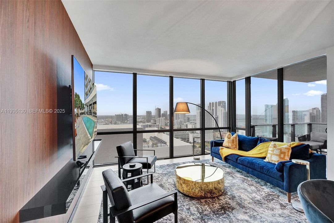 En Venta: $640,000 (2 camas, 2 baños, 1009 Pies cuadrados)