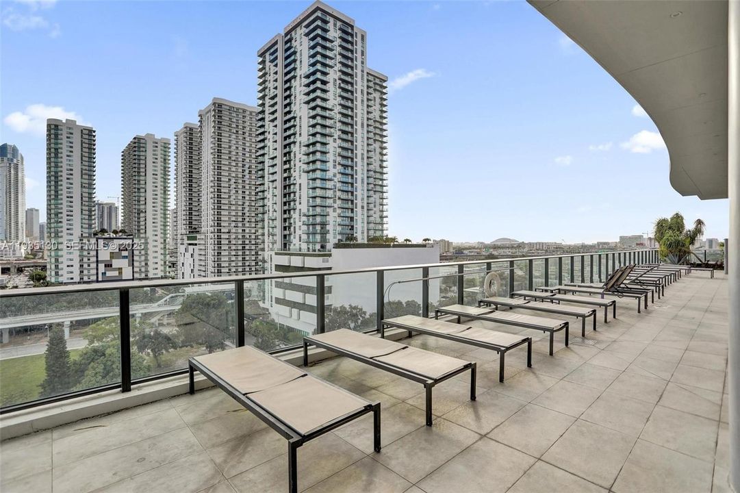 En Venta: $640,000 (2 camas, 2 baños, 1009 Pies cuadrados)