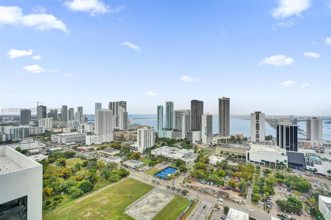 En Venta: $640,000 (2 camas, 2 baños, 1009 Pies cuadrados)