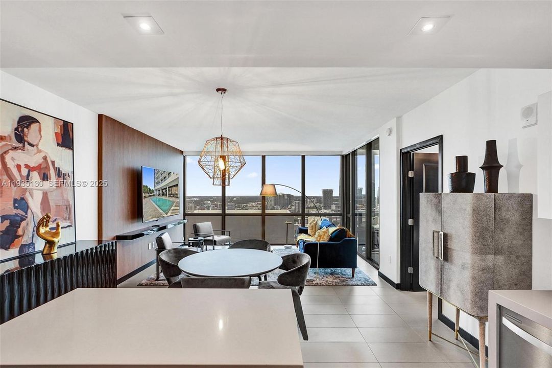 En Venta: $640,000 (2 camas, 2 baños, 1009 Pies cuadrados)