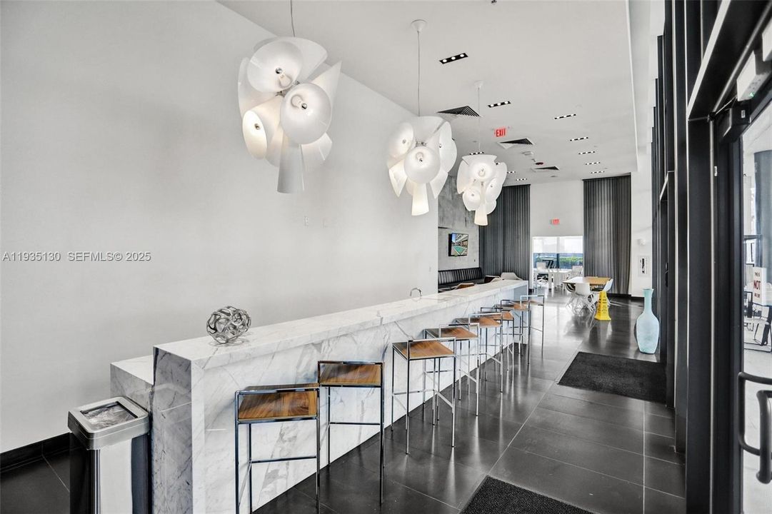 En Venta: $640,000 (2 camas, 2 baños, 1009 Pies cuadrados)