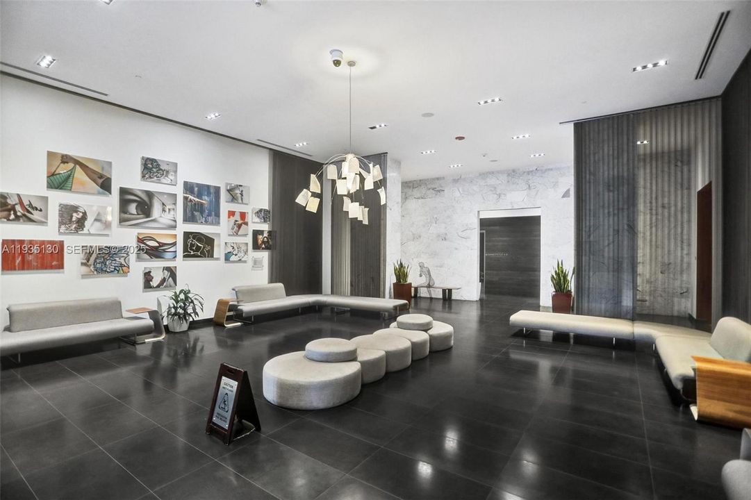 En Venta: $640,000 (2 camas, 2 baños, 1009 Pies cuadrados)