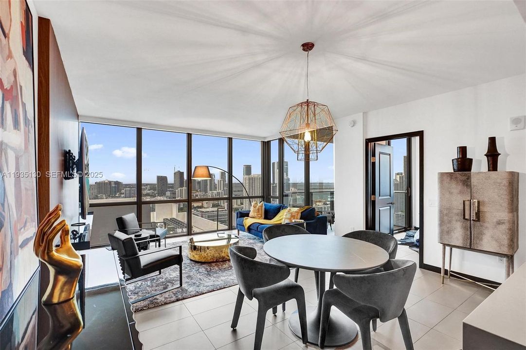 En Venta: $640,000 (2 camas, 2 baños, 1009 Pies cuadrados)