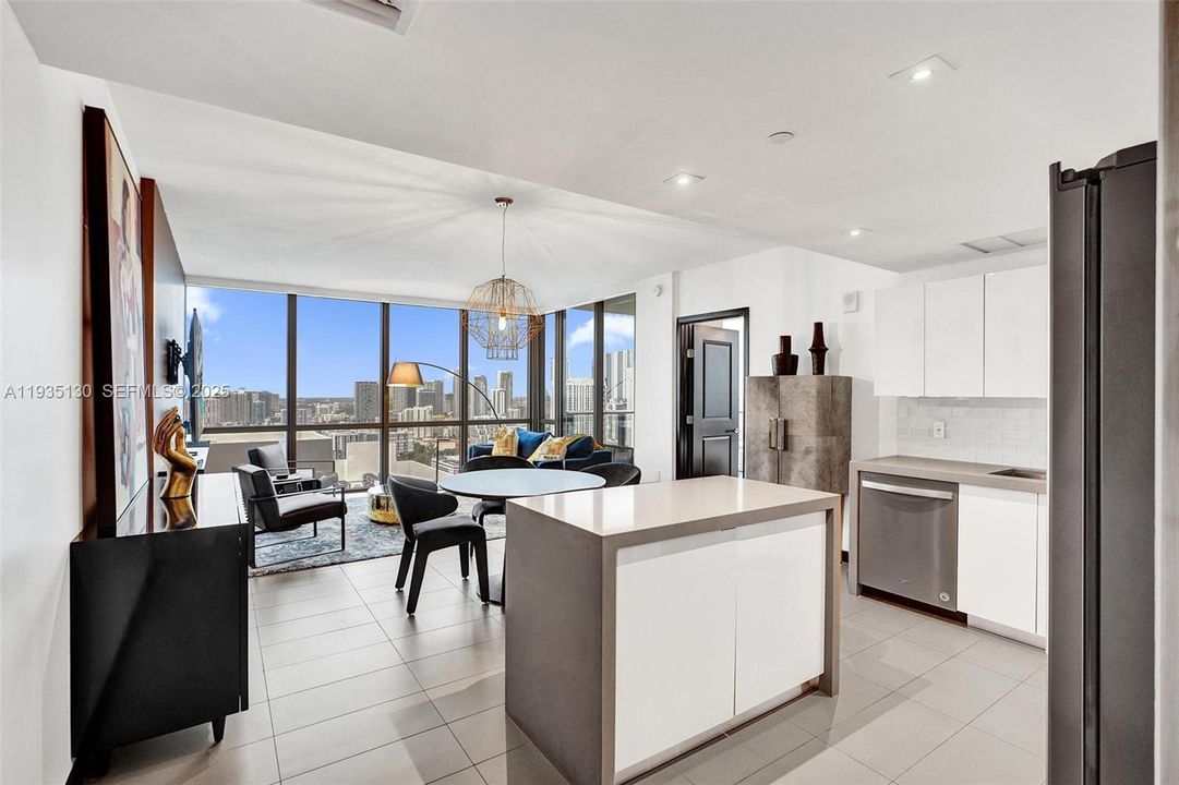 En Venta: $640,000 (2 camas, 2 baños, 1009 Pies cuadrados)