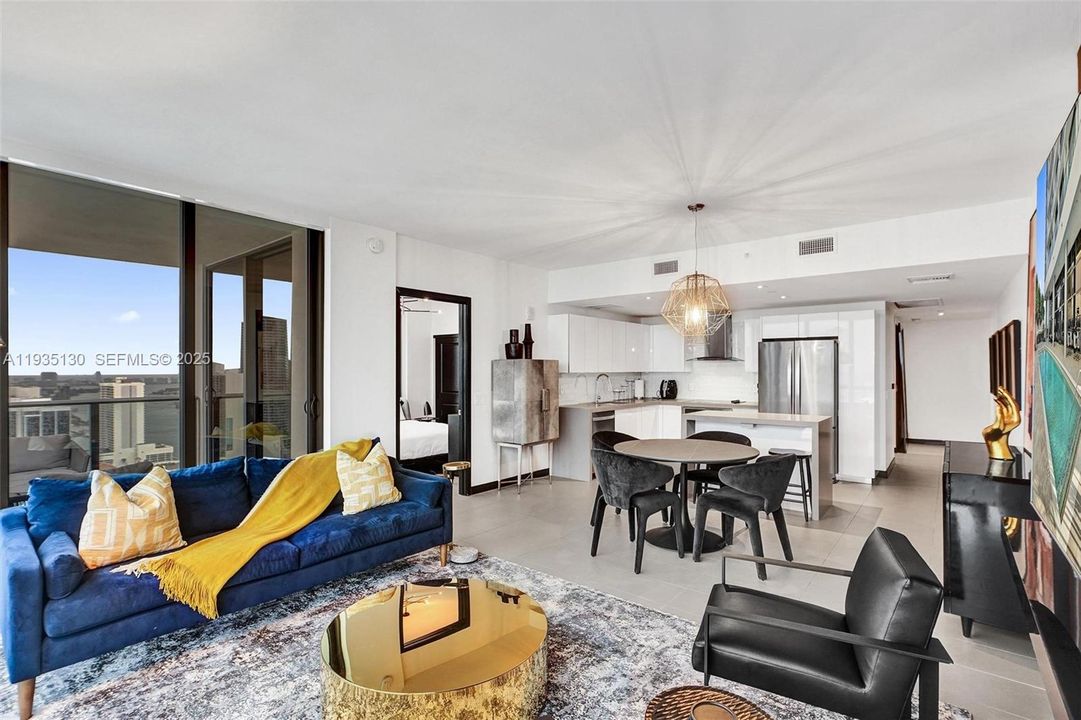 En Venta: $640,000 (2 camas, 2 baños, 1009 Pies cuadrados)