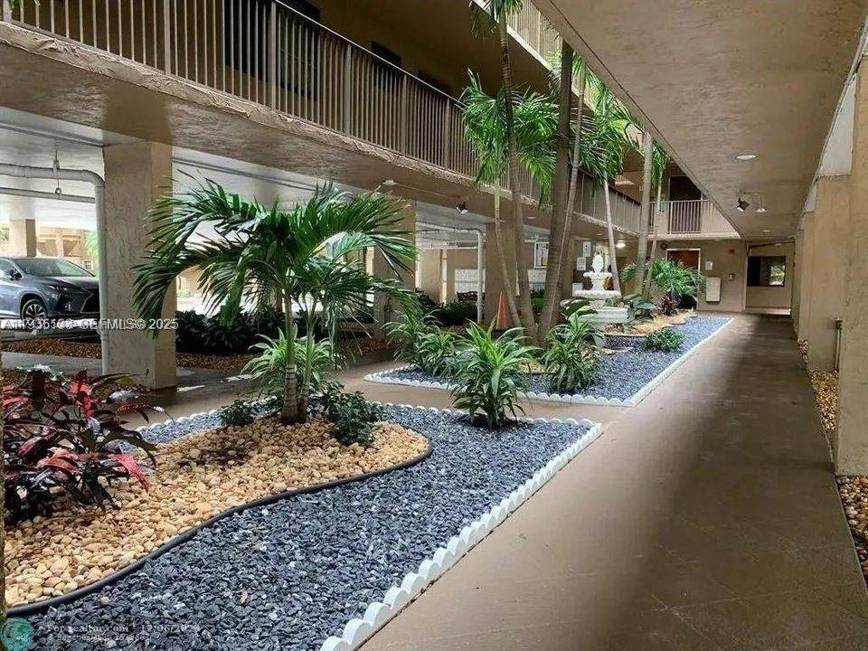 For Sale: $195,000 (2 beds, 2 baths, 1350 Square Feet)