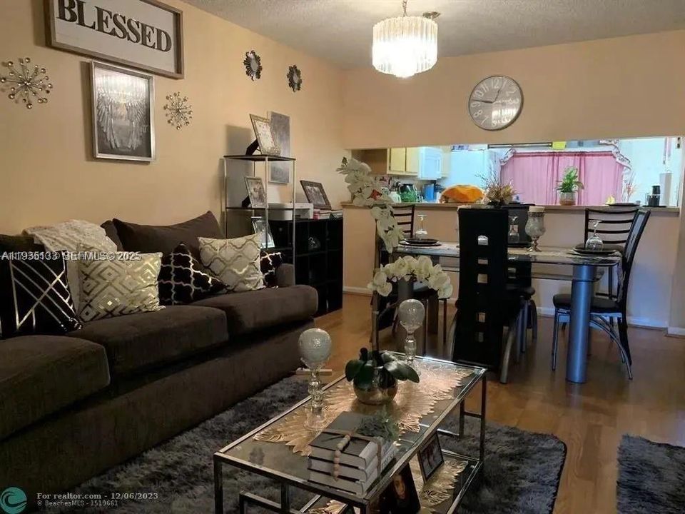 For Sale: $195,000 (2 beds, 2 baths, 1350 Square Feet)