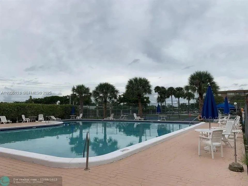 For Sale: $195,000 (2 beds, 2 baths, 1350 Square Feet)