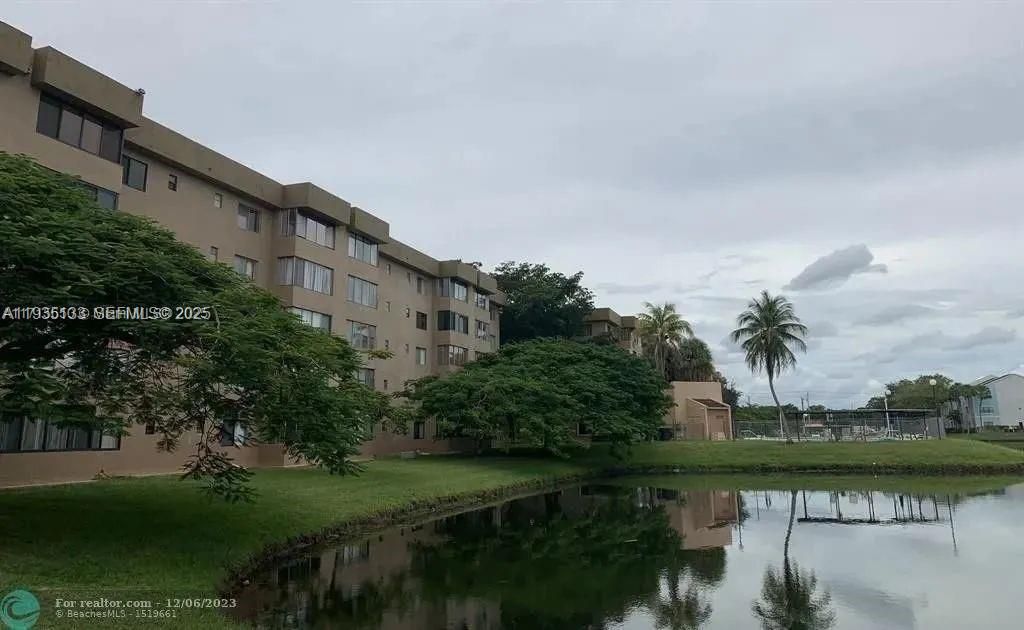 For Sale: $195,000 (2 beds, 2 baths, 1350 Square Feet)